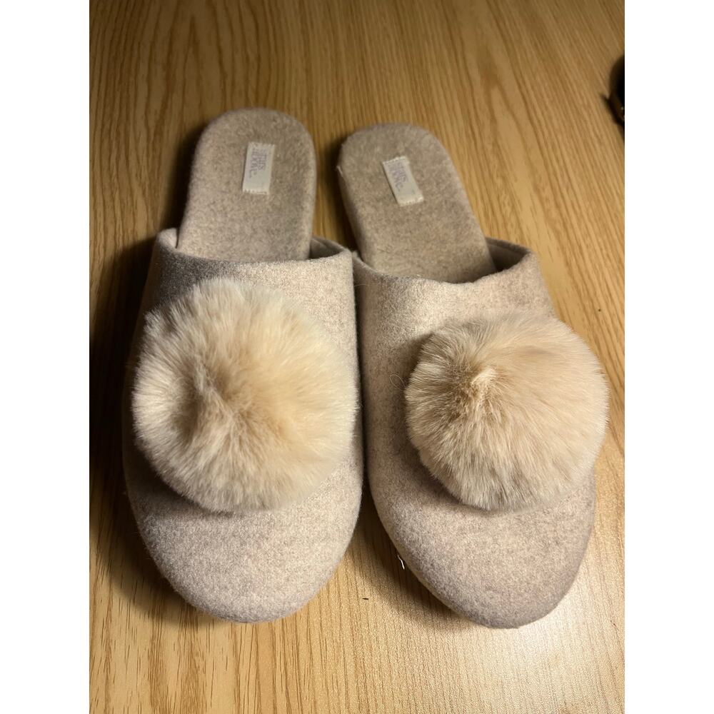 Stars Above Pom Pom Slippers Faux Fur Pom Pom Ornament